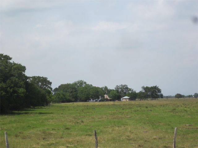 3671 W Fm 1093 Road, Wallis, TX 77485