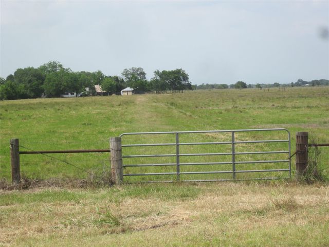 3671 W Fm 1093 Road, Wallis, TX 77485