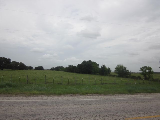 3671 W Fm 1093 Road, Wallis, TX 77485