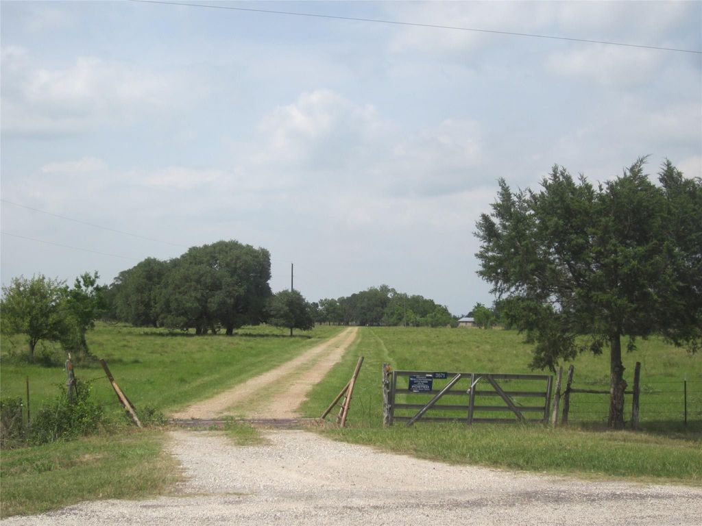 3671 W Fm 1093 Road, Wallis, TX 77485