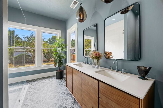 732 Haines Avenue, Dallas, TX 75208