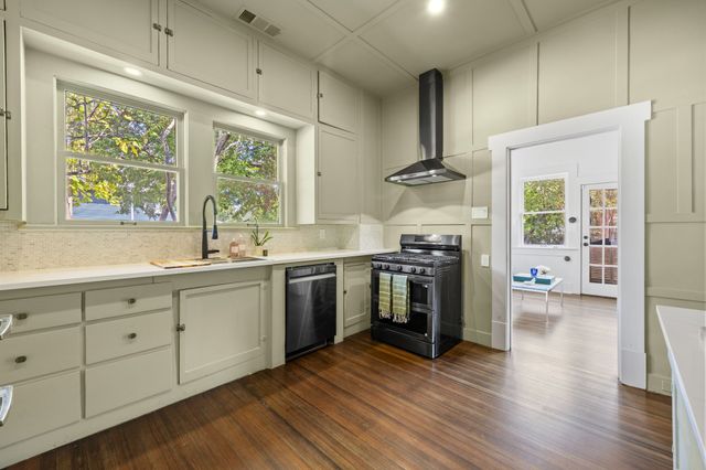 732 Haines Avenue, Dallas, TX 75208