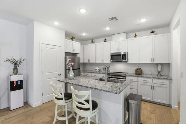 12185 Coal Creek Way, Rancho Cordova, CA 95742