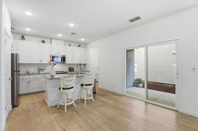 12185 Coal Creek Way, Rancho Cordova, CA 95742