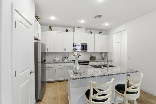 12185 Coal Creek Way, Rancho Cordova, CA 95742