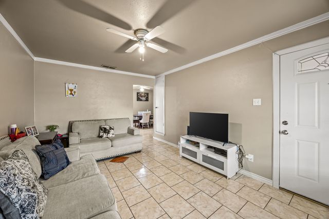 1513 Glynn Oaks Drive, Arlington, TX 76010