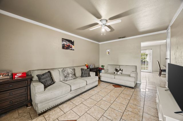 1513 Glynn Oaks Drive, Arlington, TX 76010