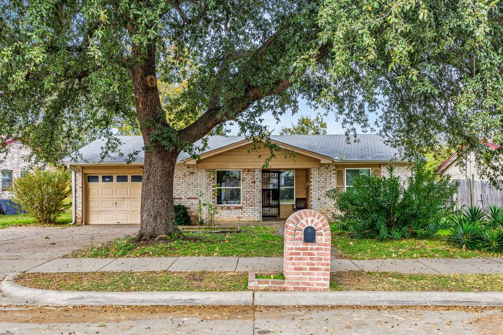 1513 Glynn Oaks Drive, Arlington, TX 76010