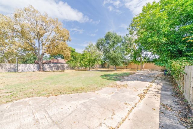 14807 Wagon Trail Road, Pearland, TX 77584