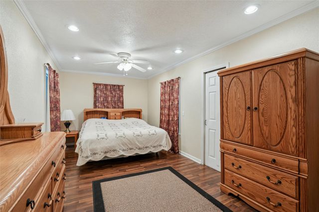 510 N 3rd Avenue E, Newton, IA 50208