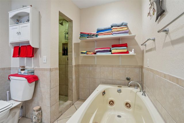 510 N 3rd Avenue E, Newton, IA 50208