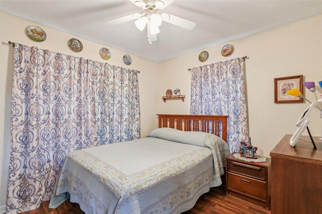 510 N 3rd Avenue E, Newton, IA 50208