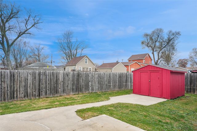 510 N 3rd Avenue E, Newton, IA 50208