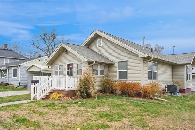 510 N 3rd Avenue E, Newton, IA 50208