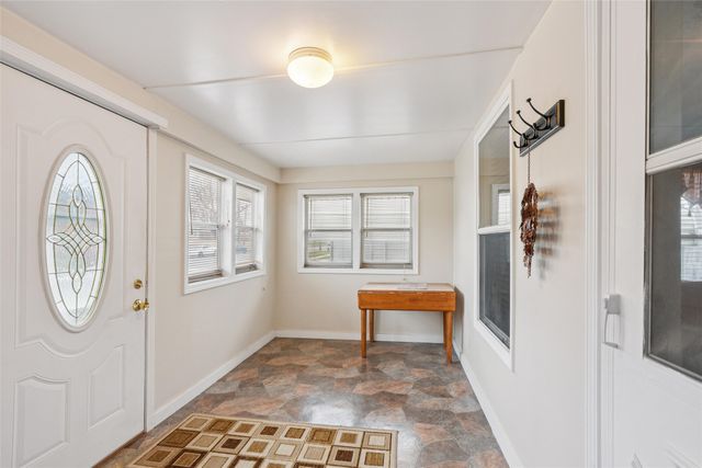 510 N 3rd Avenue E, Newton, IA 50208