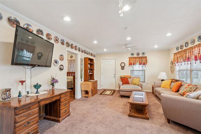 510 N 3rd Avenue E, Newton, IA 50208