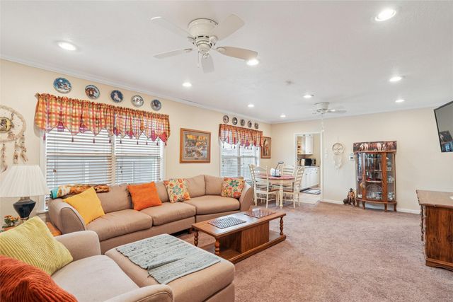 510 N 3rd Avenue E, Newton, IA 50208