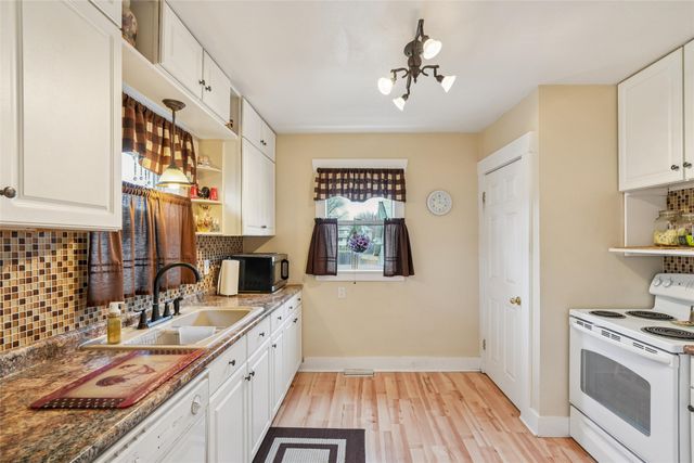 510 N 3rd Avenue E, Newton, IA 50208