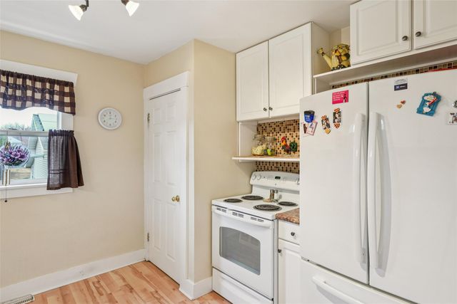 510 N 3rd Avenue E, Newton, IA 50208