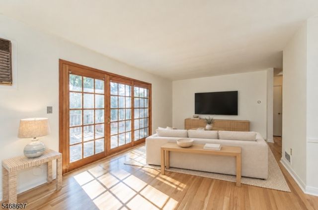 11 Cresthill Rd, Verona Twp., NJ 07044