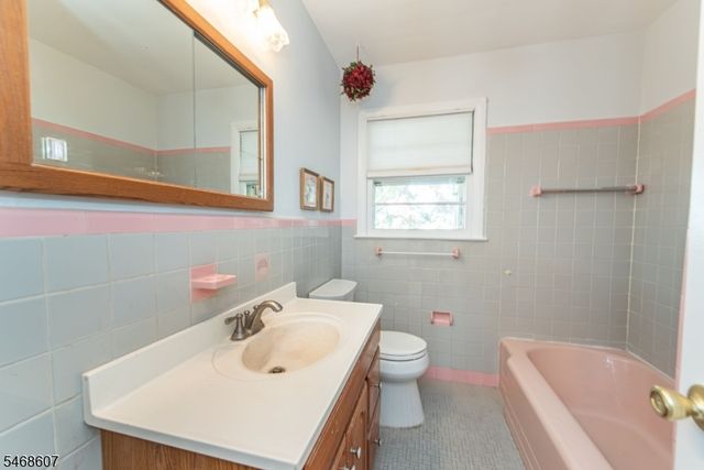 11 Cresthill Rd, Verona Twp., NJ 07044