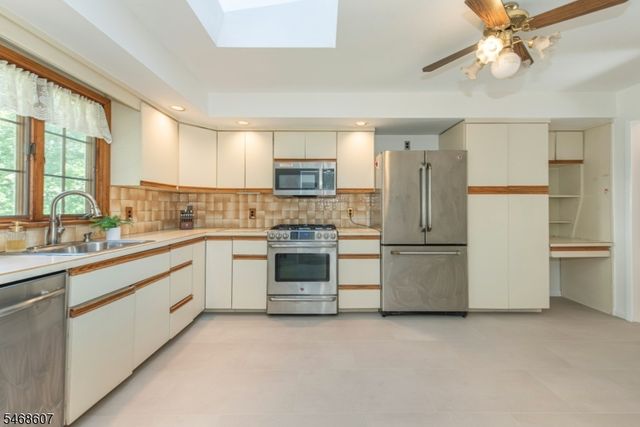11 Cresthill Rd, Verona Twp., NJ 07044