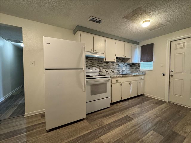 1004 MELROSE STREET B, Seffner, FL 33584