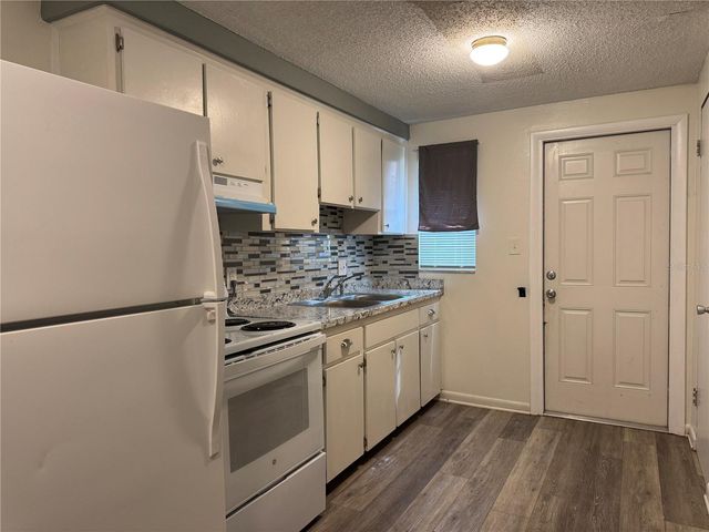 1004 MELROSE STREET B, Seffner, FL 33584