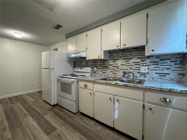 1004 MELROSE STREET B, Seffner, FL 33584