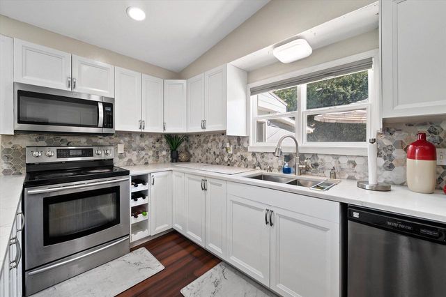 14430 Hyland DRIVE, Brookfield, WI 53005