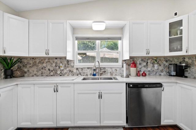 14430 Hyland DRIVE, Brookfield, WI 53005
