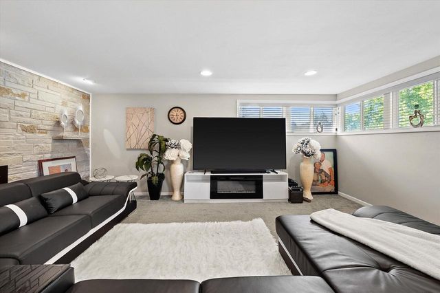 14430 Hyland DRIVE, Brookfield, WI 53005