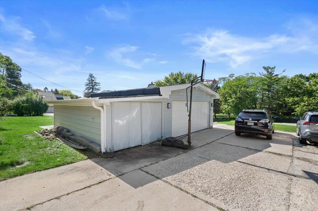 14430 Hyland DRIVE, Brookfield, WI 53005