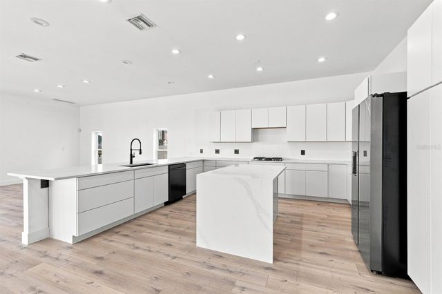 461 PALM ISLAND NE, Clearwater Beach, FL 33767