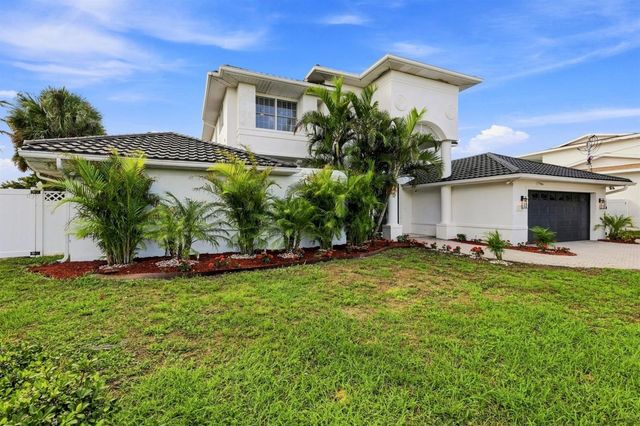 461 PALM ISLAND NE, Clearwater Beach, FL 33767