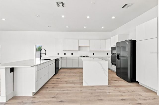 461 PALM ISLAND NE, Clearwater Beach, FL 33767