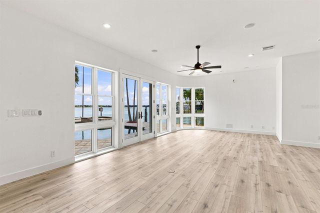 461 PALM ISLAND NE, Clearwater Beach, FL 33767
