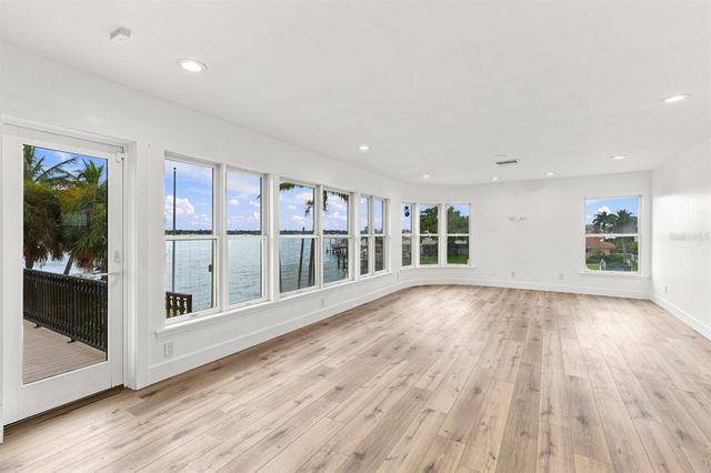 461 PALM ISLAND NE, Clearwater Beach, FL 33767