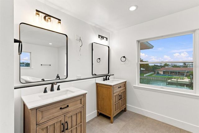 461 PALM ISLAND NE, Clearwater Beach, FL 33767