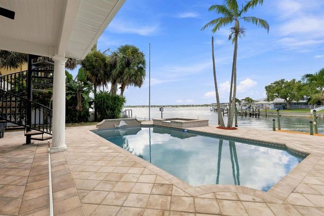 461 PALM ISLAND NE, Clearwater Beach, FL 33767