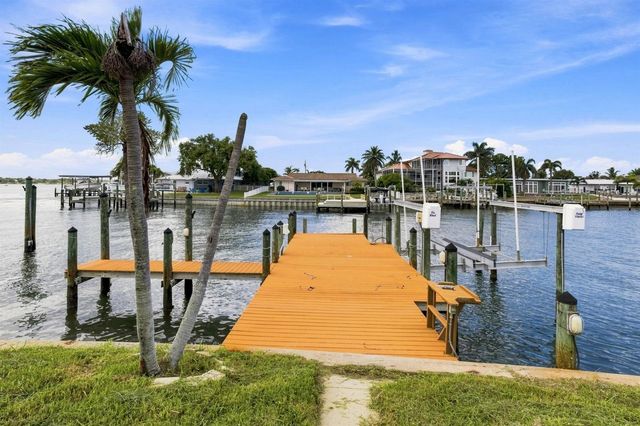 461 PALM ISLAND NE, Clearwater Beach, FL 33767