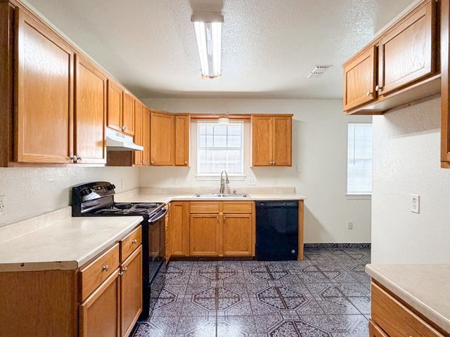 1202 Spell Avenue, Cleburne, TX 76033