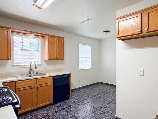 1202 Spell Avenue, Cleburne, TX 76033