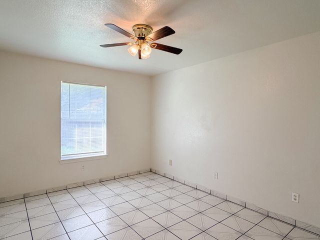 1202 Spell Avenue, Cleburne, TX 76033