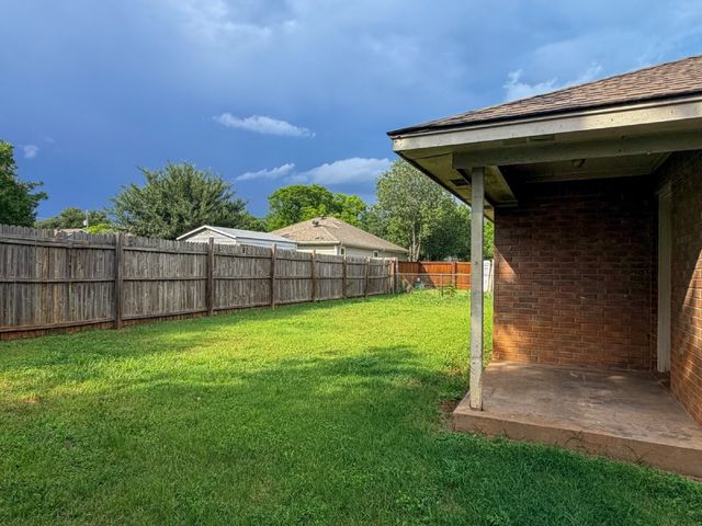 1202 Spell Avenue, Cleburne, TX 76033