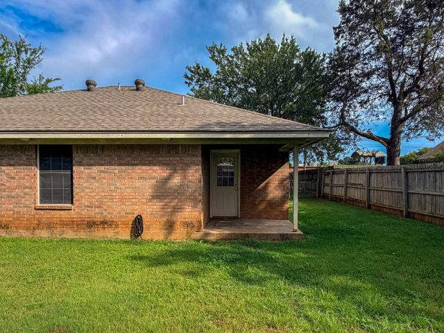 1202 Spell Avenue, Cleburne, TX 76033