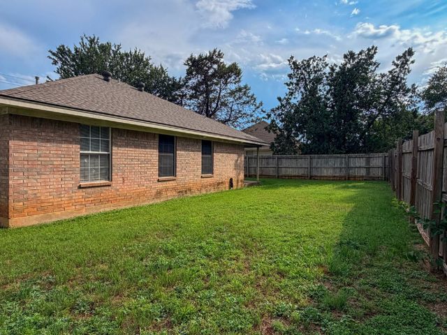 1202 Spell Avenue, Cleburne, TX 76033