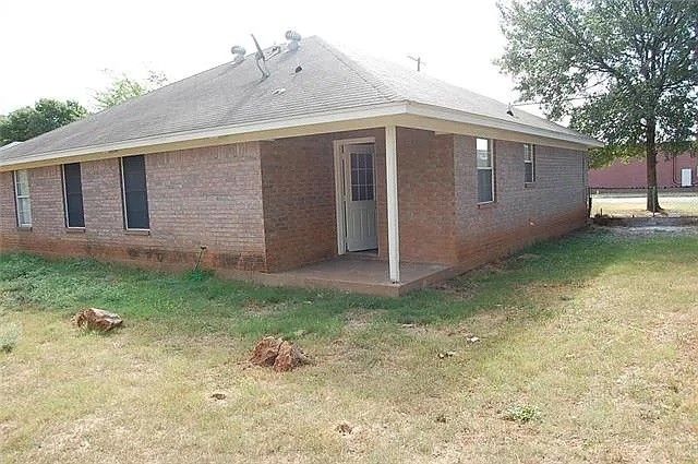 1202 Spell Avenue, Cleburne, TX 76033
