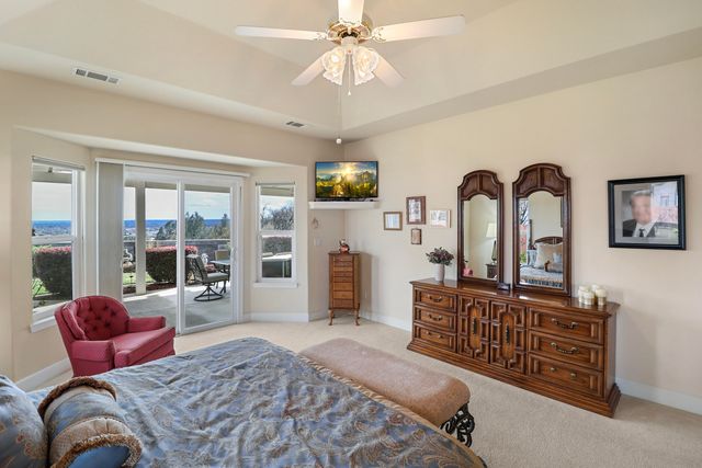 3859 Sea Lavender Court, Redding, CA 96001
