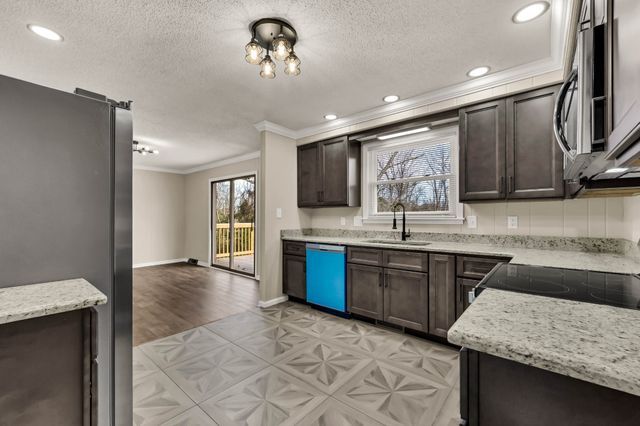 139 W Regent Dr, Clarksville, TN 37043